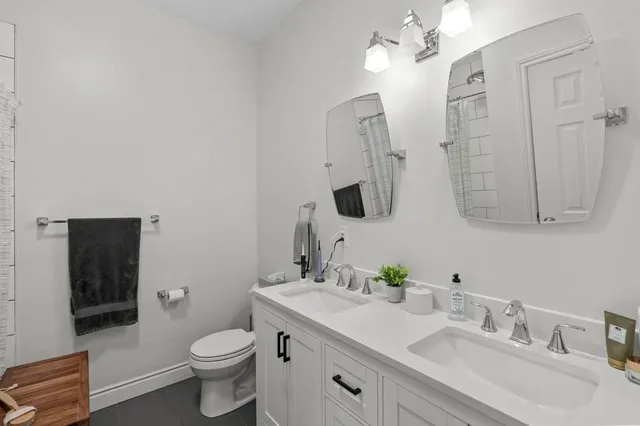 Additional image 18 of 350 JOHN St