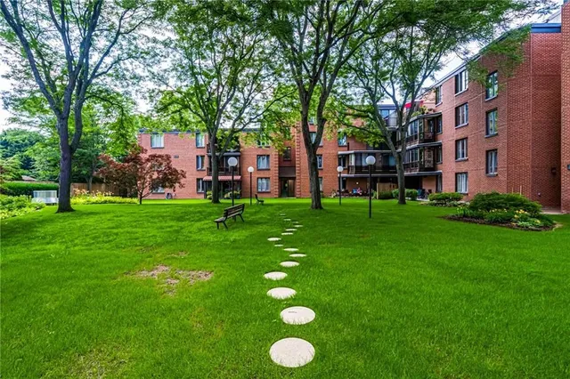 Additional image 49 of 150 WILSON St Unit PH2