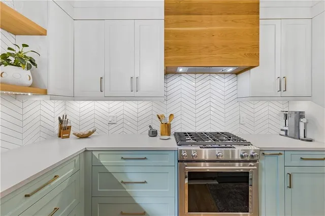 Additional image 15 of 74 HYDE PARK Ave