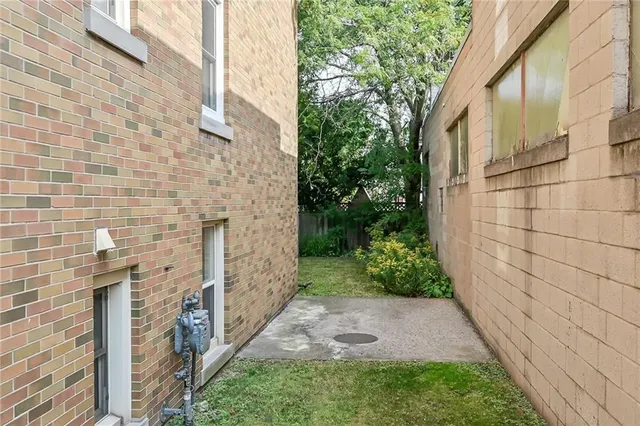 Additional image 24 of 802 KING St Unit 5