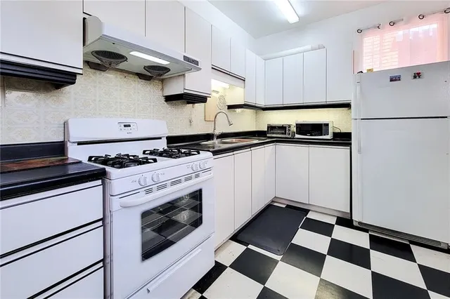 Additional image 10 of 56 ARTHUR Ave