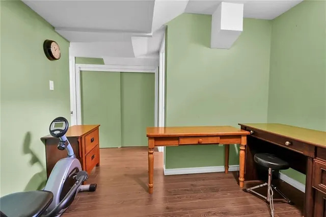 Additional image 23 of 25 NEWPORT Cres