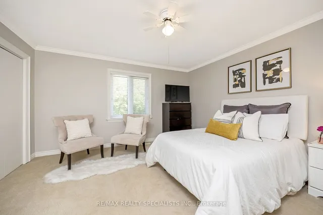 Additional image 24 of 6 Vanstraalen St