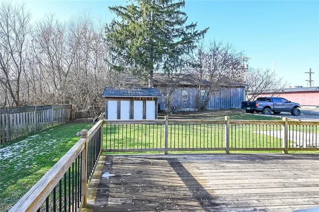 Additional image 48 of 129 LYNDEN Rd