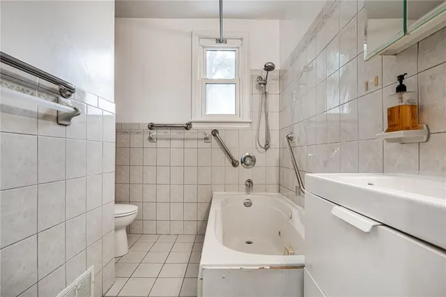 Additional image 24 of 170 LAKE Ave