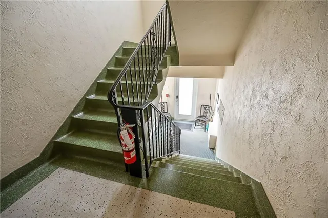 Additional image 21 of 802 KING St Unit 5