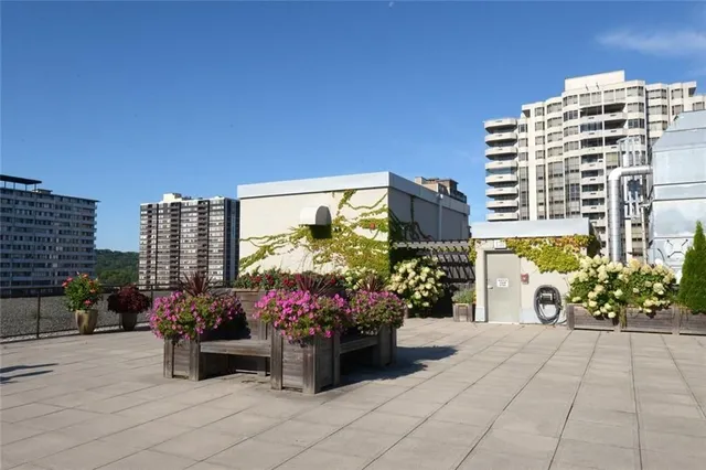 Additional image 28 of 66 Bay St Unit PH 807