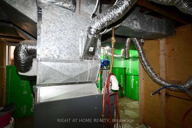 Additional image 10 of 24 Spadina Ave