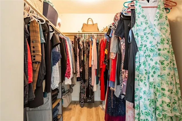 Additional image 18 of 67 GOLDEN IRIS Cres