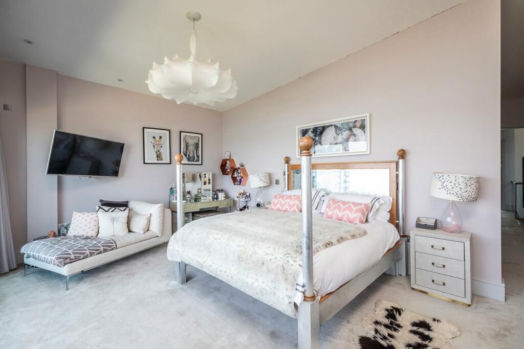 Additional image 20 of The Horseshoe, Sandbanks, Poole, BH13