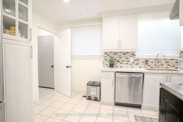 Additional image 35 of 7800 Priory Cres