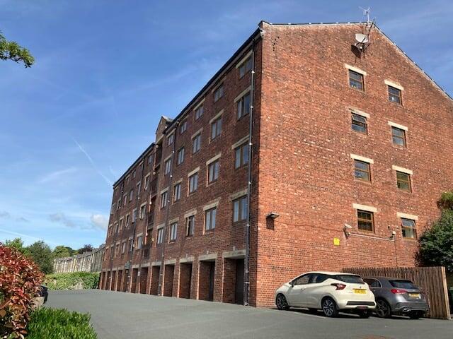 Canal Road, Riddlesden, Keighley, BD20