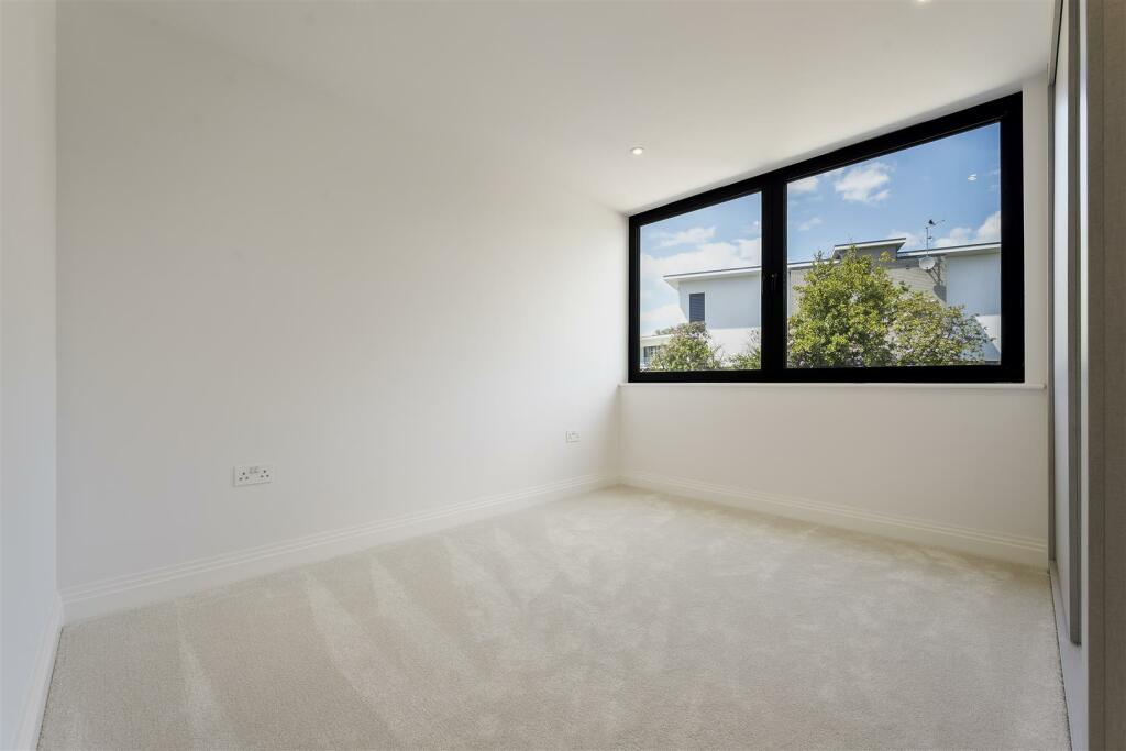 Additional image 10 of Whitecliff Road, Whitecliff