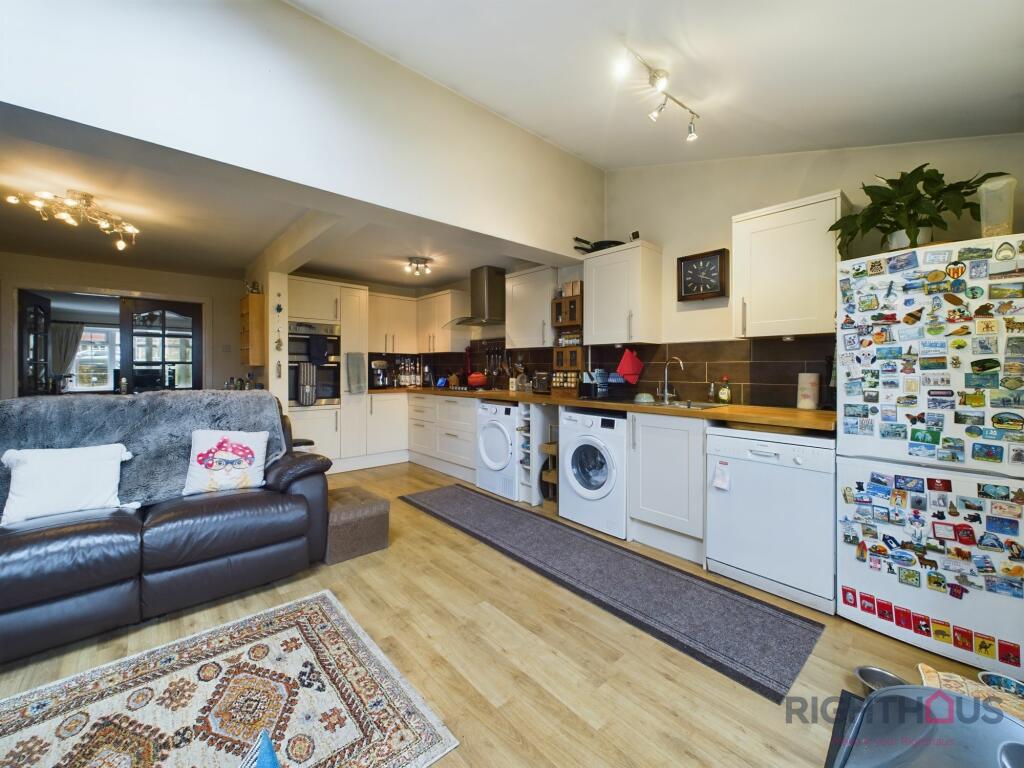 Additional image 3 of Harbour Road, Bradford, BD6