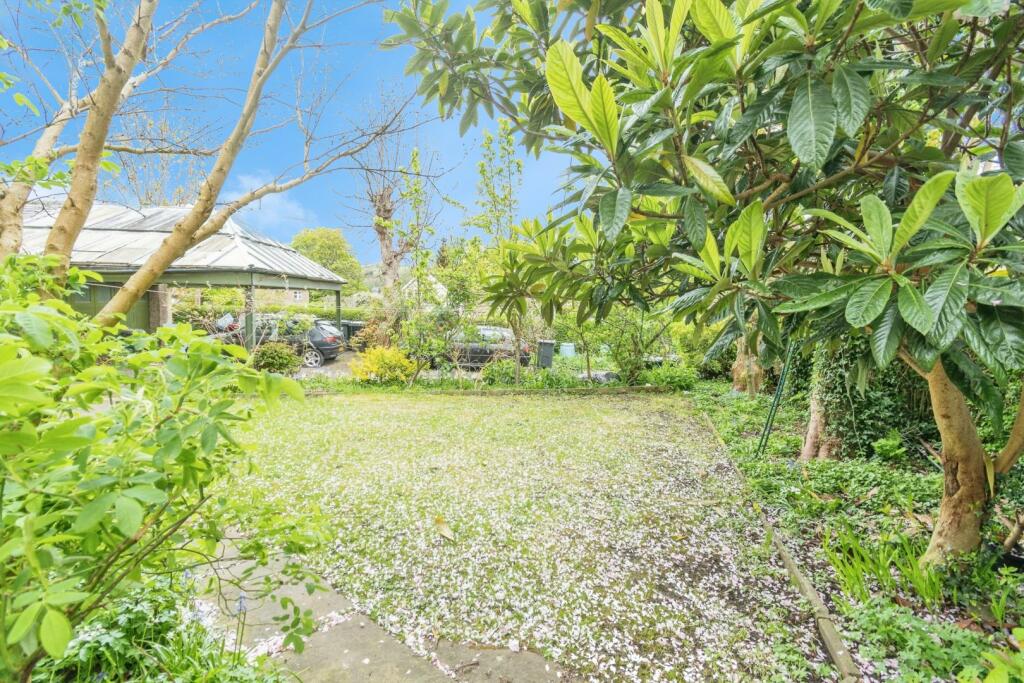 Additional image 42 of Park Grove, Bradford, BD9