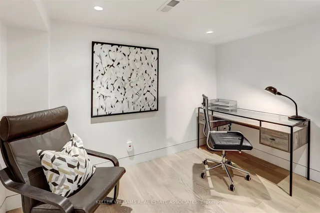 Additional image 31 of 2107 Courtland Cres