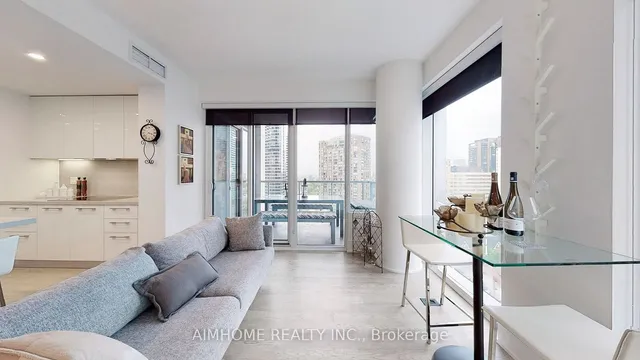 Additional image 9 of 1 Gloucester St Unit 1816