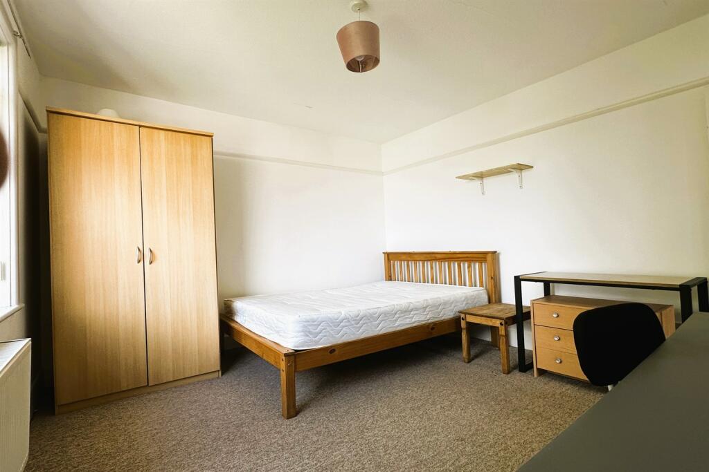 Additional image 9 of 6 bedroom Detached House in Ensbury Park