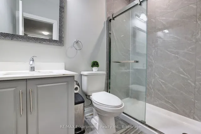 Additional image 31 of 560 Woodview Rd