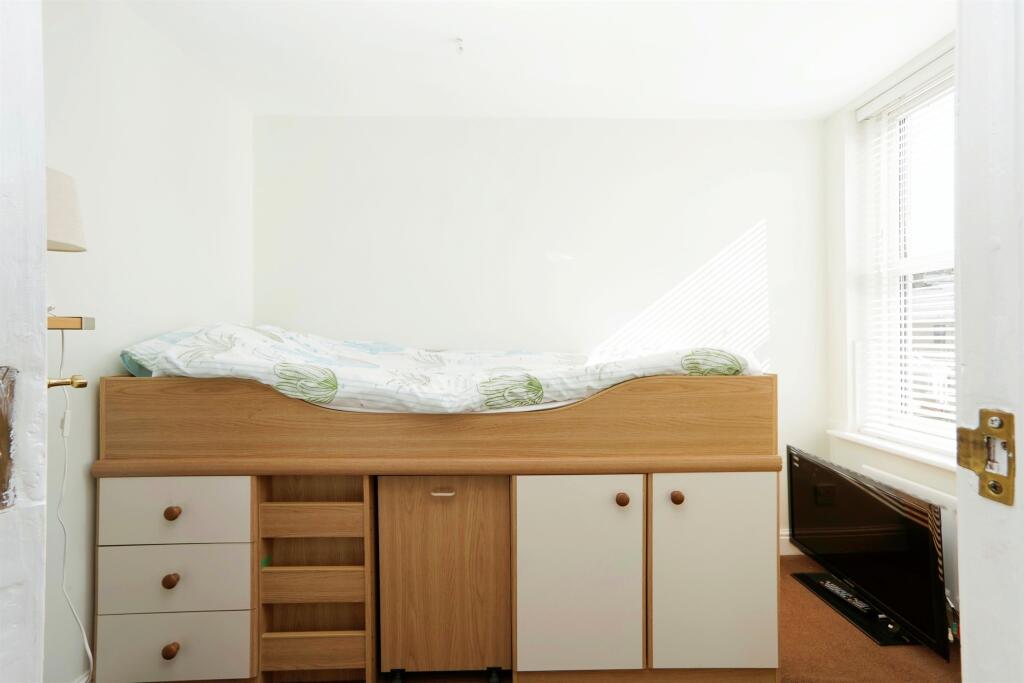 Additional image 13 of The Locks, Bingley