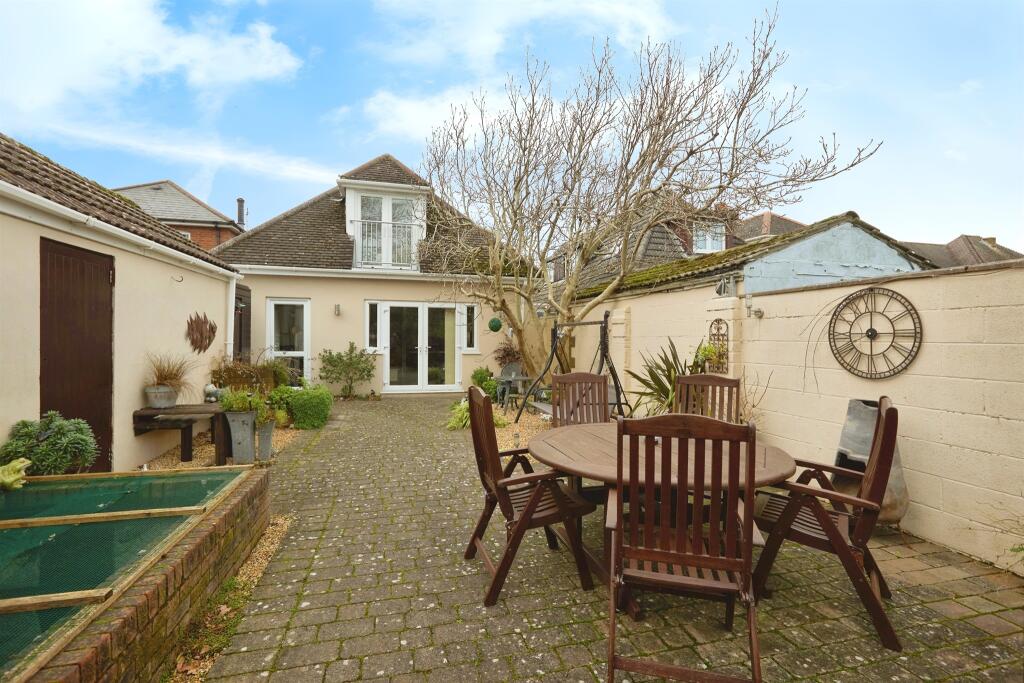 Additional image 10 of Redhill Drive, Bournemouth