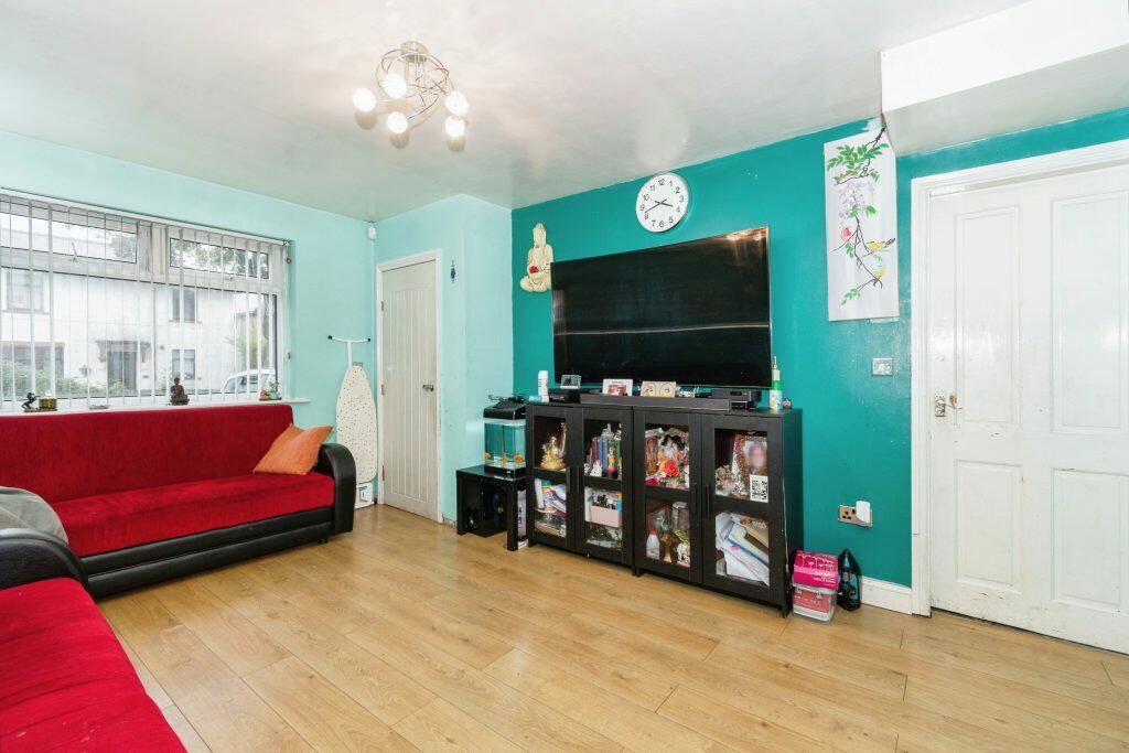 Additional image 3 of Scholemoor Ave, Bradford, BD7 2RX