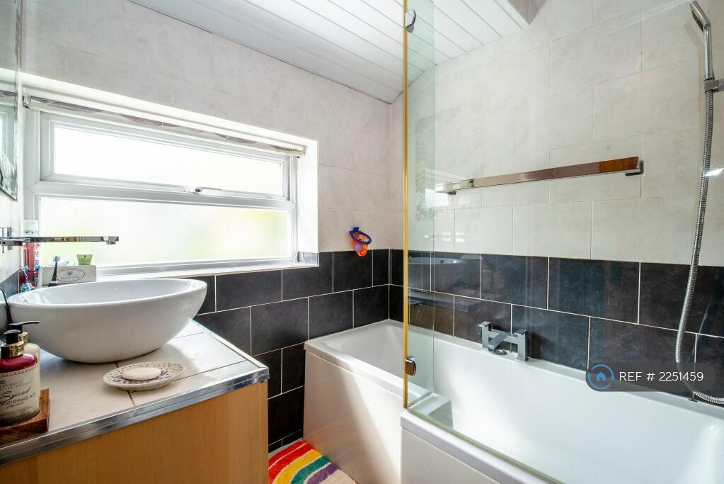 Additional image 3 of Roundhill Mount, Bingley, BD16