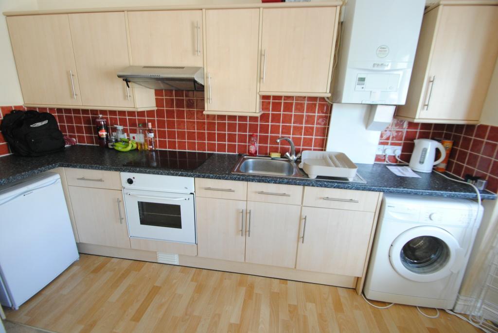 Additional image 9 of Spacious STUDENT 2 bed flat in Town Centre- Lansdowne