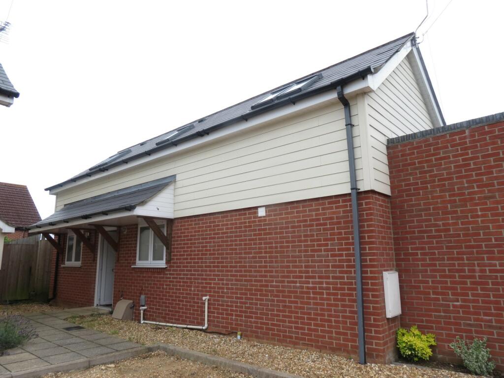 4 bedroom Semi Detached House in Ensbury Park