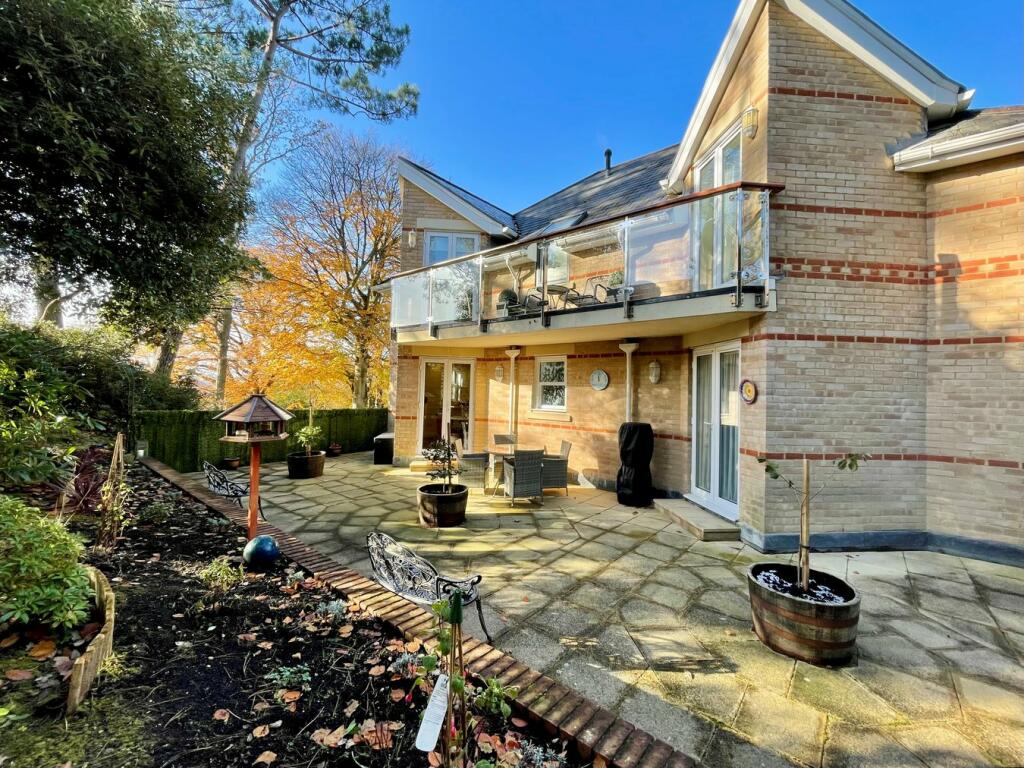 Whiteladies, 41 Anthonys Avenue, Lilliput , BH14