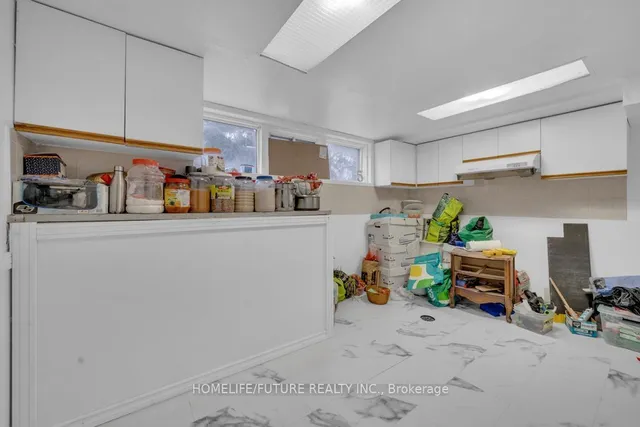 Additional image 19 of 52 Lamont Ave