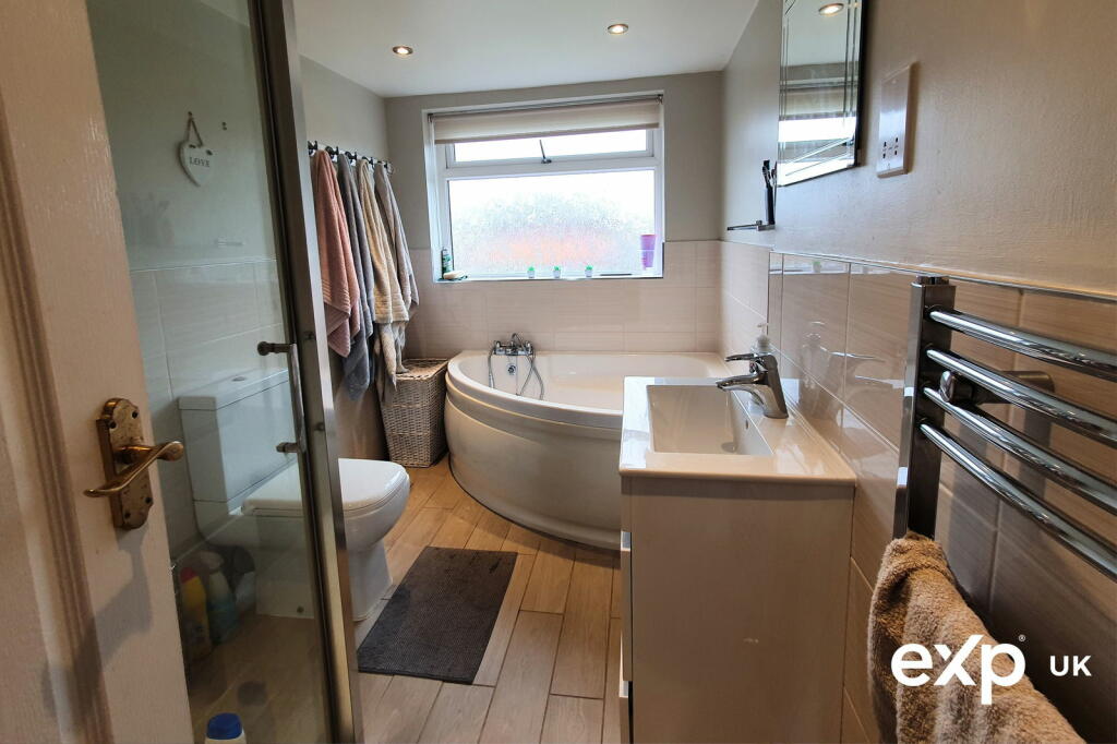 Additional image 3 of Walking Distance of Hamworthy Park / Sea Front - Family Home with South Facing Garden