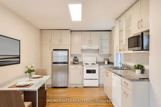 Additional image 32 of 96 Roncesvalles Ave