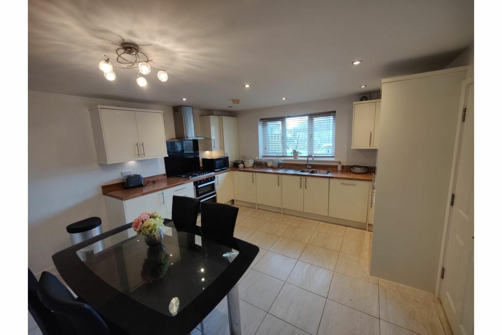 Additional image 3 of Booth Holme Close, Bradford, BD4