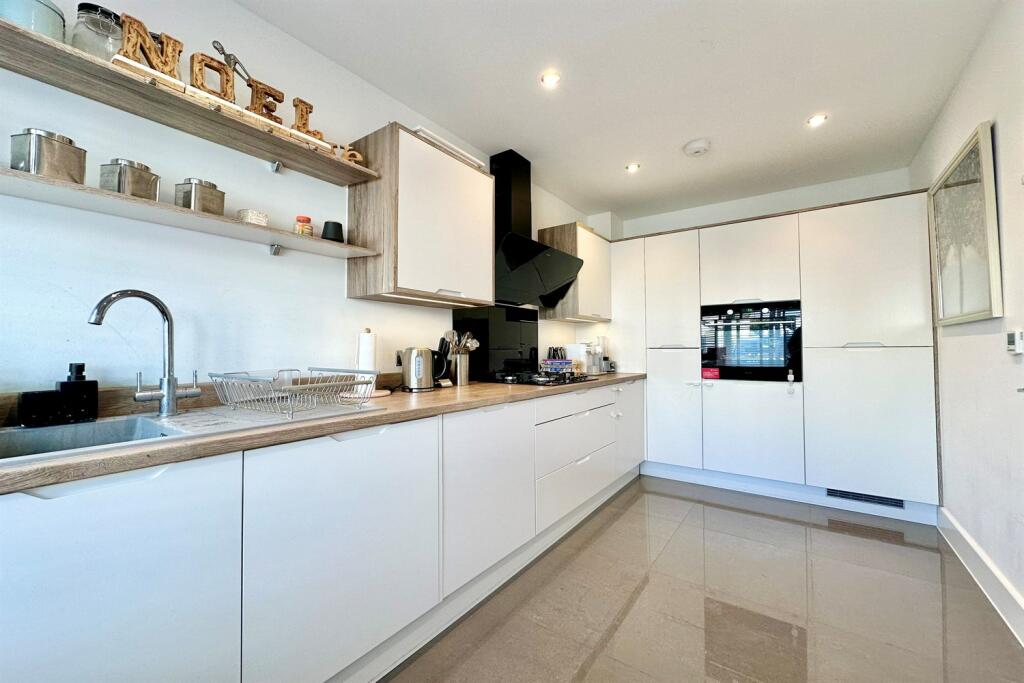 Additional image 2 of Upton