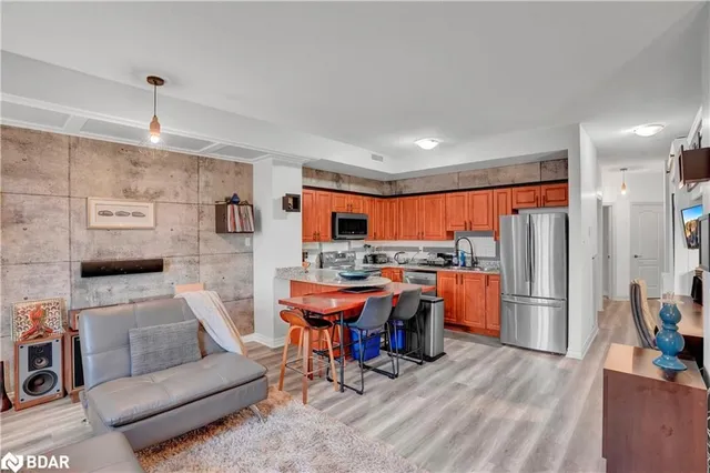 Additional image 8 of 135 James Street South St Unit 612