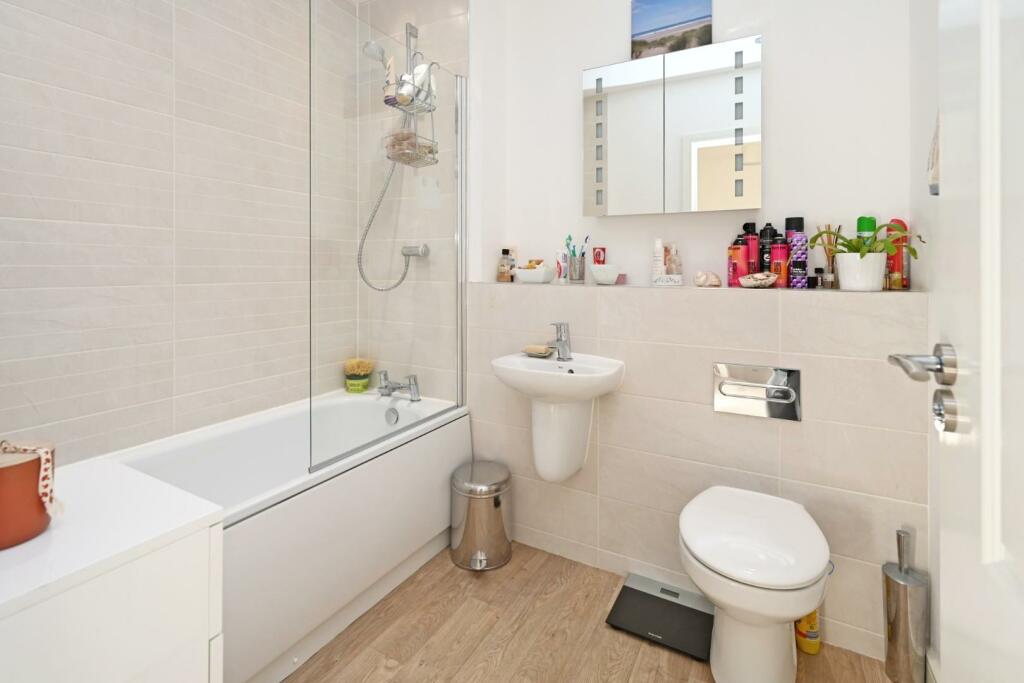 Additional image 10 of Canal Close, Apperley Bridge