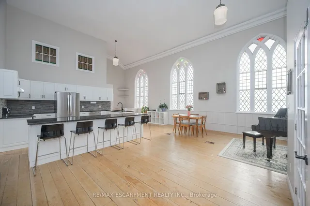 Additional image 6 of 3318 Dundas St