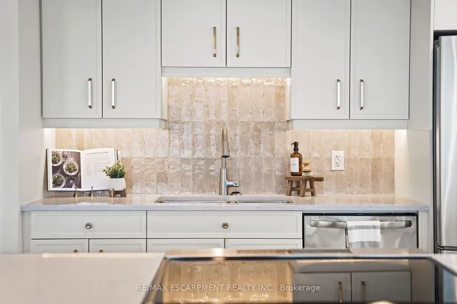 Additional image 10 of 2210 Lakeshore Rd Unit 202