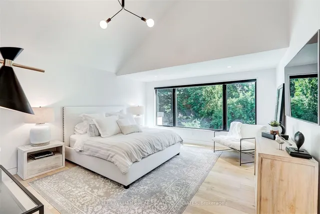 Additional image 18 of 2107 Courtland Cres