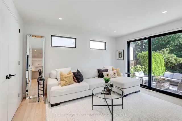 Additional image 14 of 2107 Courtland Cres