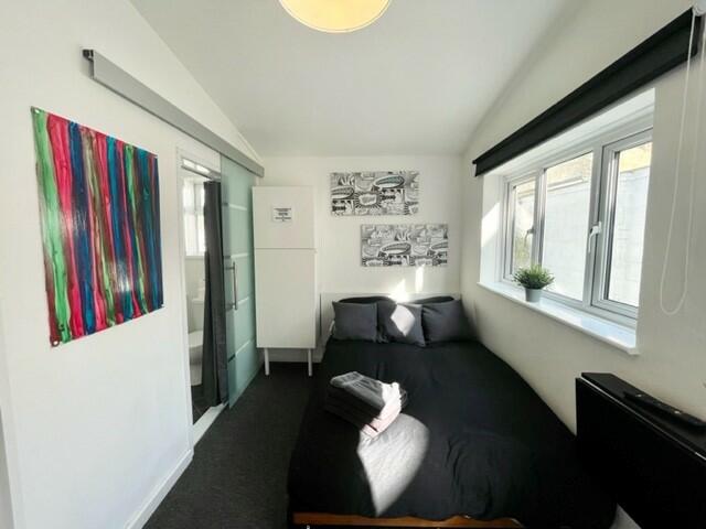Additional image 3 of Rooms Available, Southcote Road - 5
