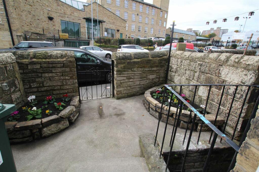 Additional image 8 of Leeds Road, Greengates, Bradford