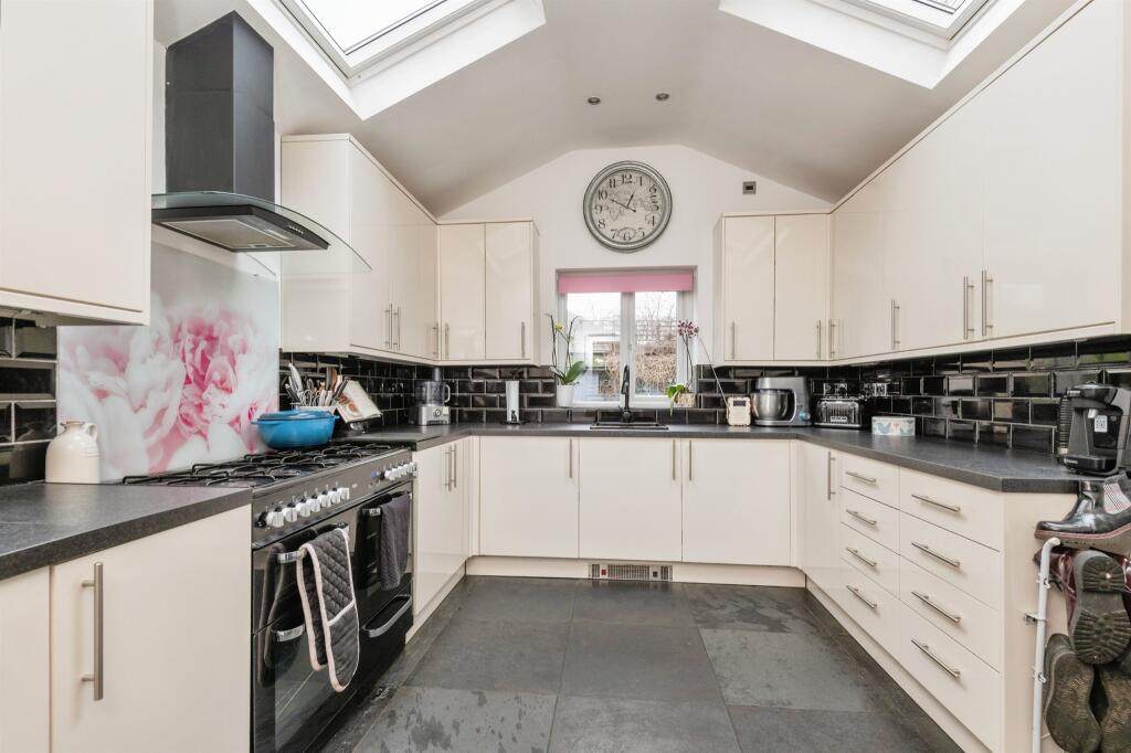 Additional image 2 of Farfield Grove, Bradford