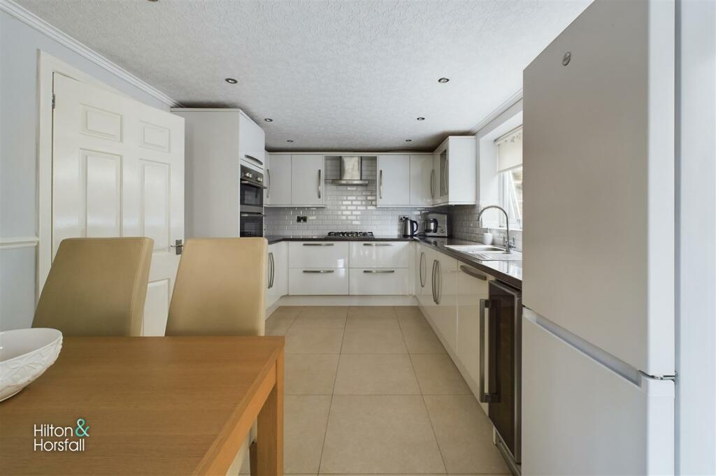 Additional image 6 of Barn Field Close, Colne