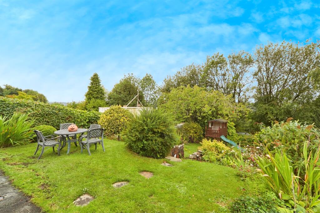 Additional image 16 of Hill Top Road, Hainworth, Keighley