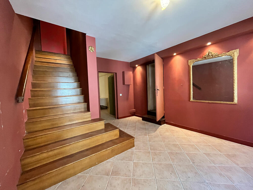 Primary image of Monflanquin, Aquitaine, 47150, France