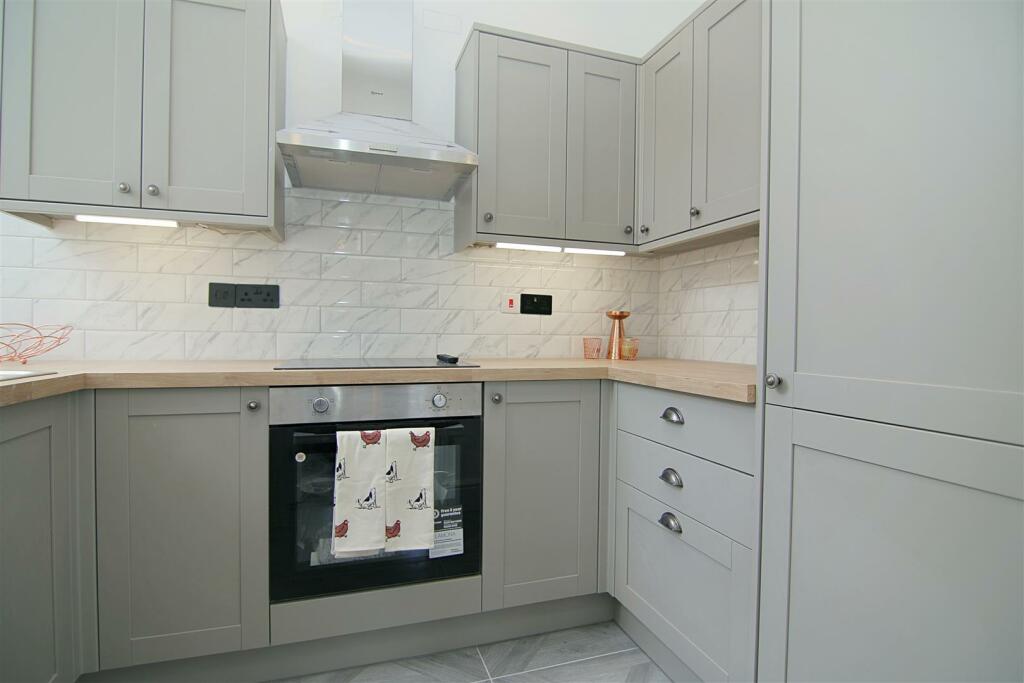 Additional image 9 of Lady Park Avenue, Bingley