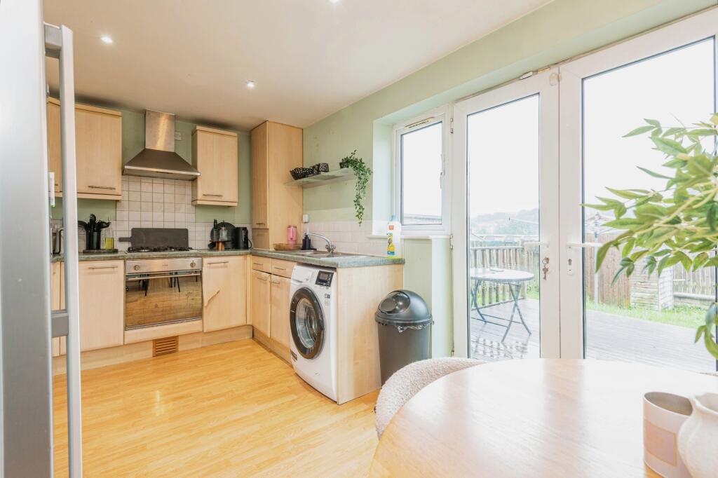 Additional image 4 of Gilynda Close, Bradford, BD8