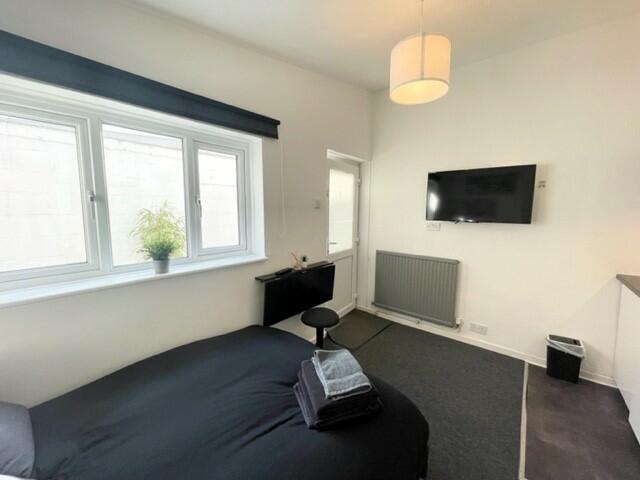 Additional image 4 of Rooms Available, Southcote Road - 5